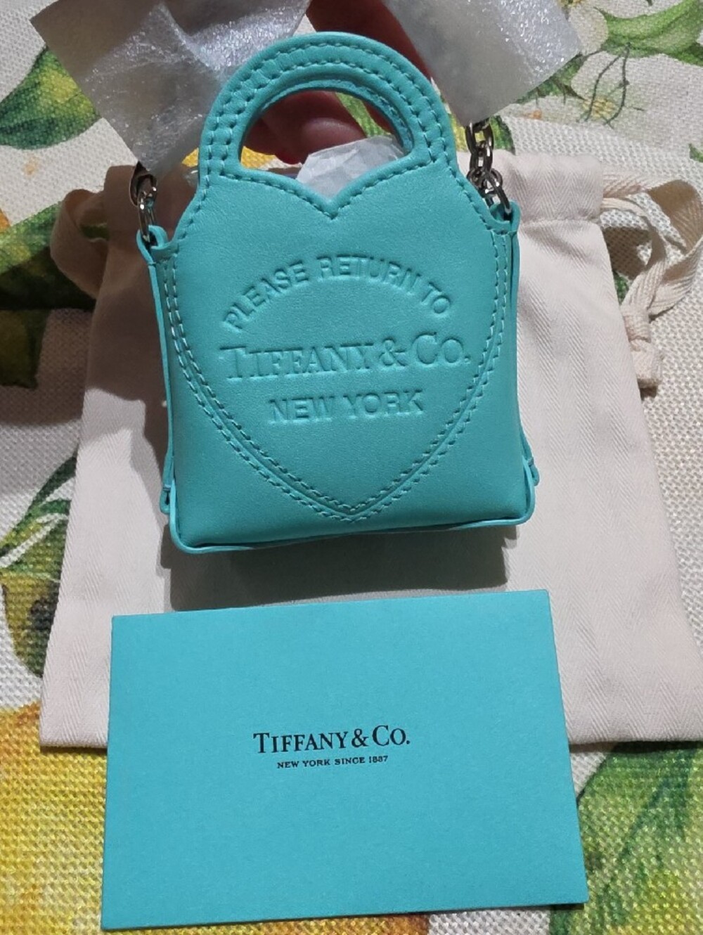 Tiffany & Co. Mini Heart Tote Charm in Tiffany Blue - Picture 2 of 8